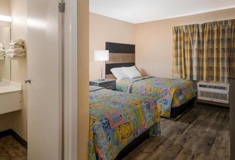 Номер Стандарт 2 Двуспальные Кровати, Knights Inn Grand Rapids East Airport