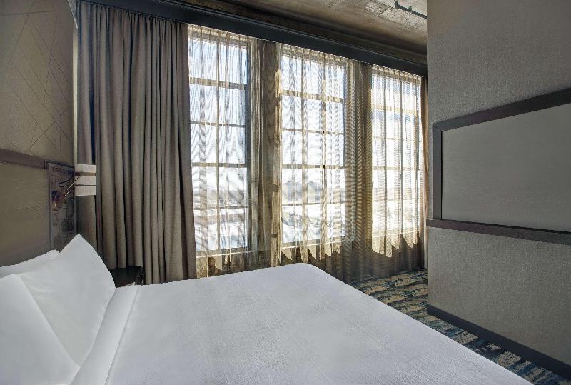 Suite King Size Seng, Embassy Suites By Hilton Rockford Riverfront