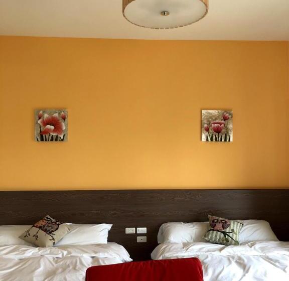 اتاق استاندارد چهار تخته, Warm B&b