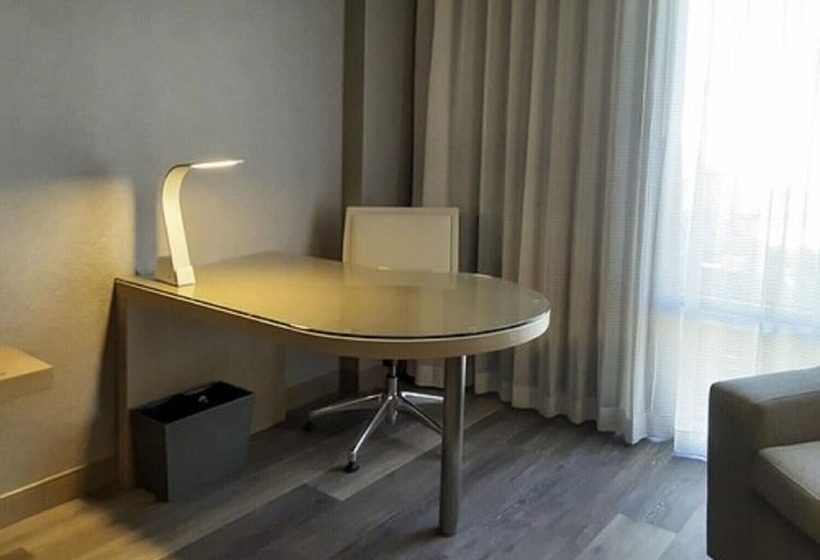 장애인을 위한 스위트, Courtyard By Marriott Los Angeles Monterey Park