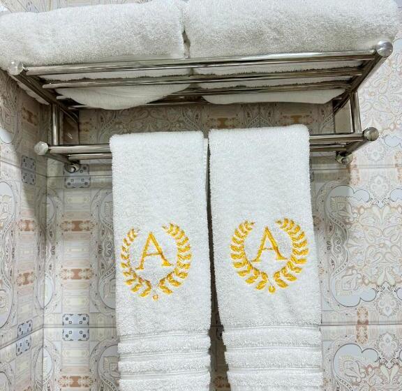 豪华房间, Alexander