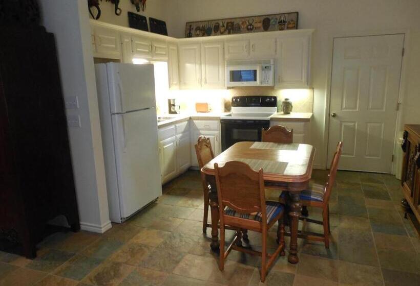 Люкс Deluxe Кровать Кинг, Dogwood Springs Lodgings