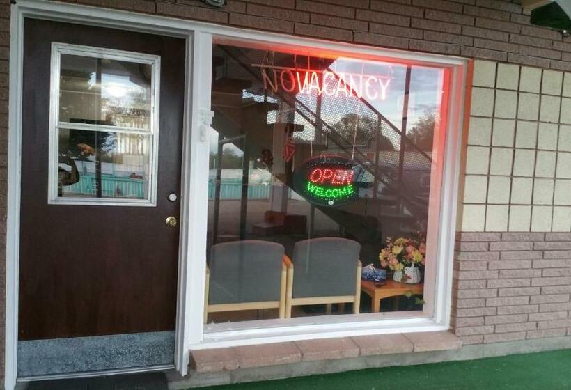 Номер Стандарт, Thunder Bird Motel