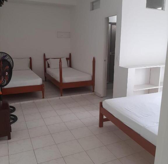 اتاق خانوادگی, Es Lancers, Melgar