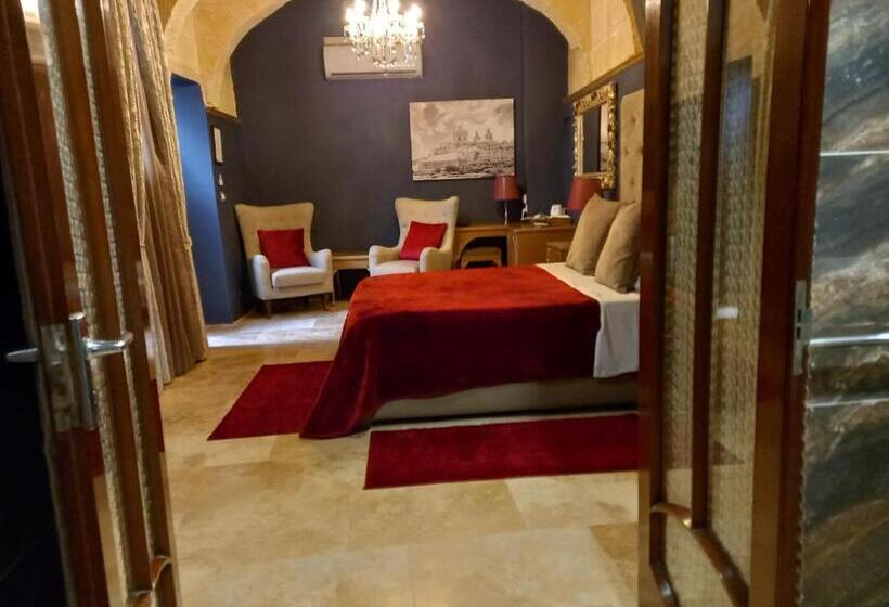 استودیوی استاندارد, Julina Boutique Living