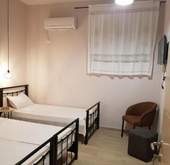 اتاق استاندارد سه نفره, Dimitri Guest House