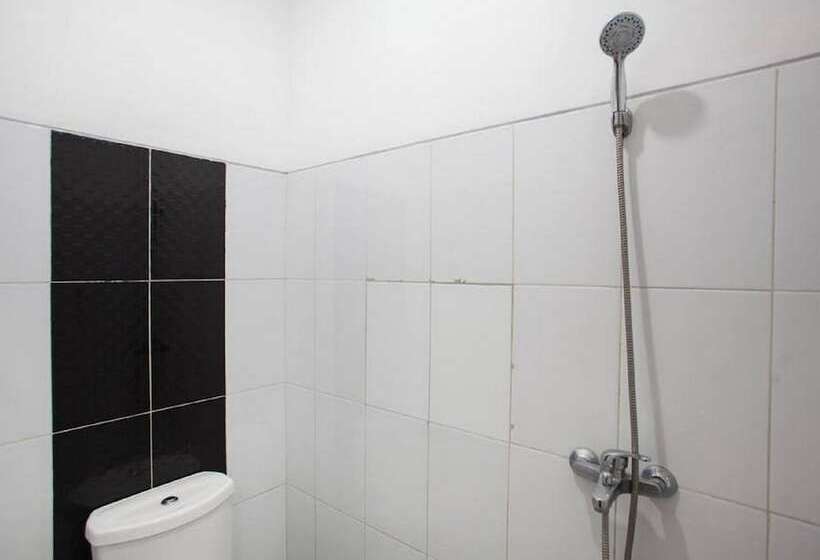Номер Стандарт, Reddoorz Near Taman Krida Budaya Malang