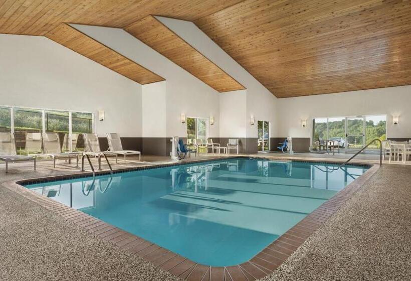 Люкс Кровать Кинг, Country Inn & Suites By Radisson, Decorah, Ia