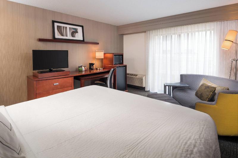 Стандартный Номер Кровать Кинг, Courtyard By Marriott New Haven Orange