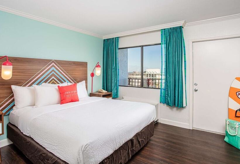 Люкс, Beachside Hotel And Suites