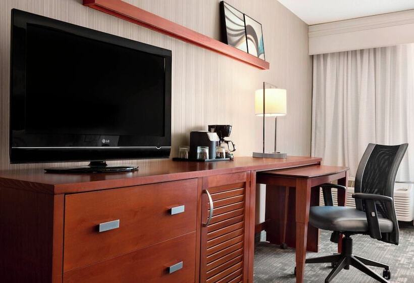Lakosztály Erkéllyel, Courtyard By Marriott Springfield