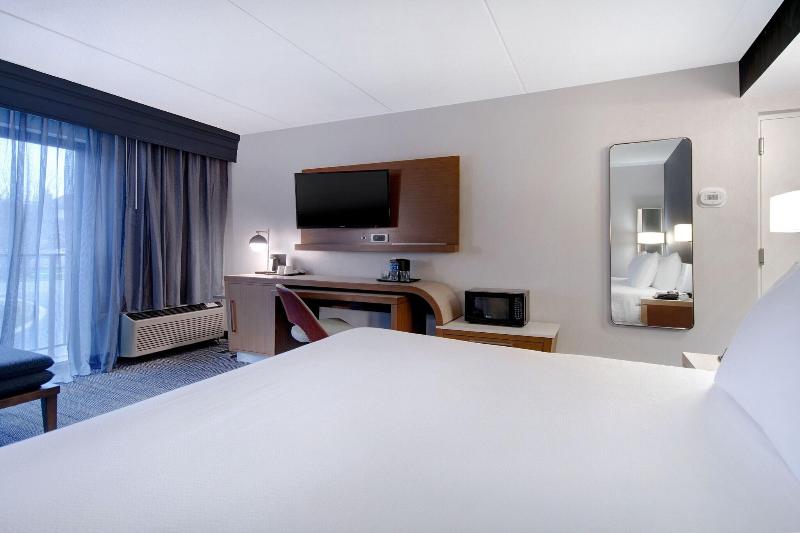 Стандартный Номер Кровать Кинг, Courtyard By Marriott State College