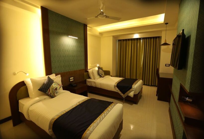 Номер Deluxe, The Pinnacle Inn Sarnath