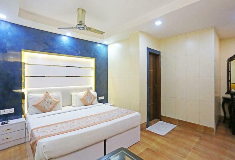 キングサイズベッドのスーペリアルーム, Preet Palace  5 Mints Walk From Nizamuddin Railway Station