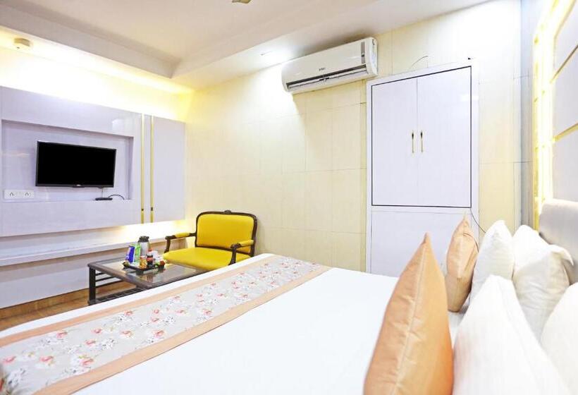带大床的高级房间, Preet Palace  5 Mints Walk From Nizamuddin Railway Station