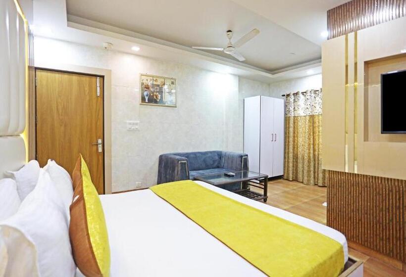 エクゼクティブトリプル, Preet Palace  5 Mints Walk From Nizamuddin Railway Station