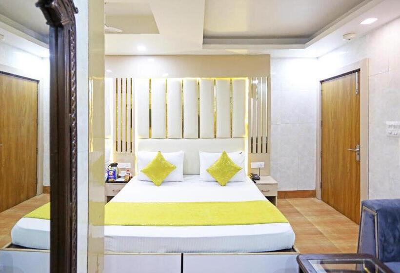 エクゼクティブトリプル, Preet Palace  5 Mints Walk From Nizamuddin Railway Station