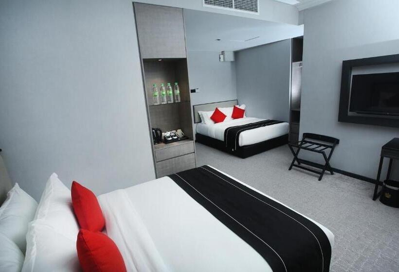 Quarto Familiar Deluxe, Stanton