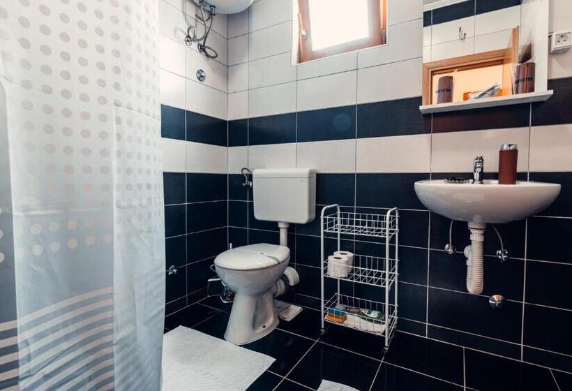 اتاق استاندارد با بالکن و چشم‌انداز دریا, Rooms Bačić
