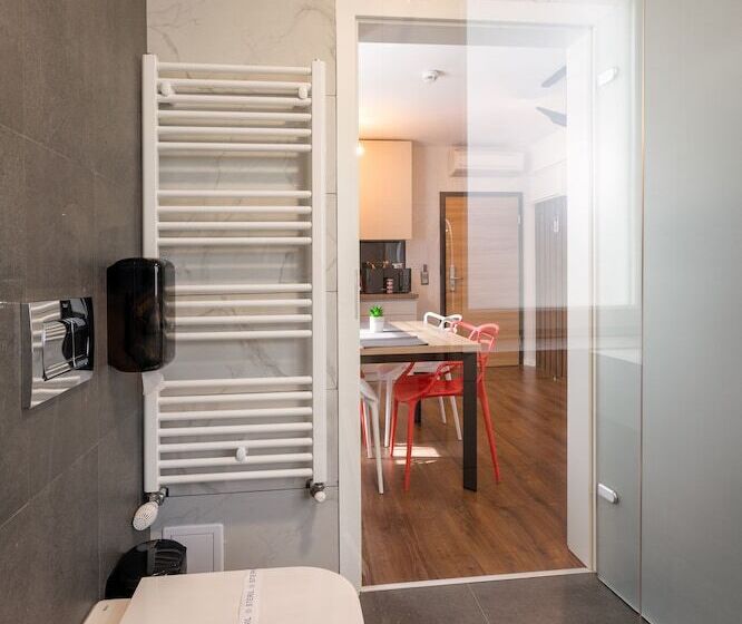 스탠다드 스튜디오, Bach Apartments