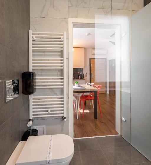 스탠다드 스튜디오, Bach Apartments