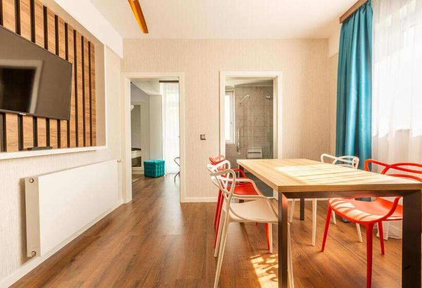 스탠다드 스튜디오, Bach Apartments