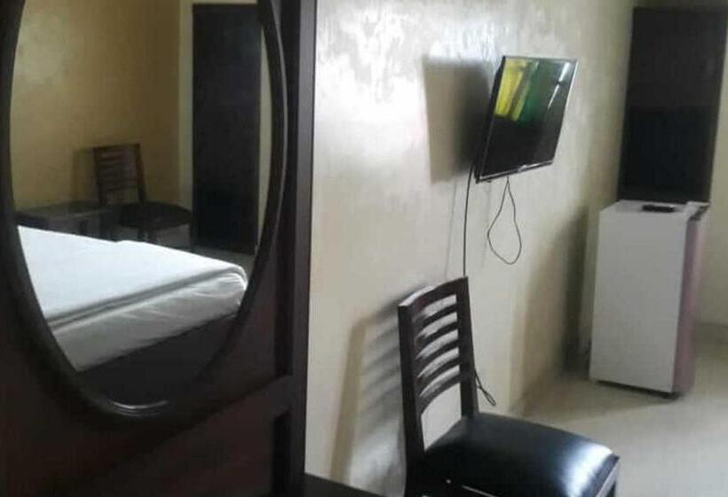 חדר סטנדרט, Reddoorz Brand Man12045 Reddoorz Near Megamall Manado