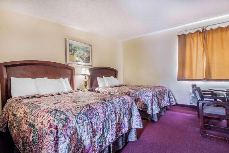 Четырехместный Номер Стандарт, Rodeway Inn & Suites New Paltz  Hudson Valley