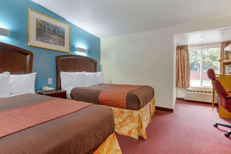 Четырехместный Номер Стандарт, Rodeway Inn & Suites New Paltz  Hudson Valley