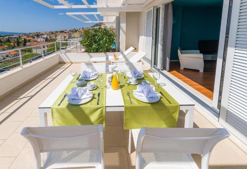 آپارتمان ممتاز دوخوابه رو به دریا, Apartments Villa Azzurra Bol
