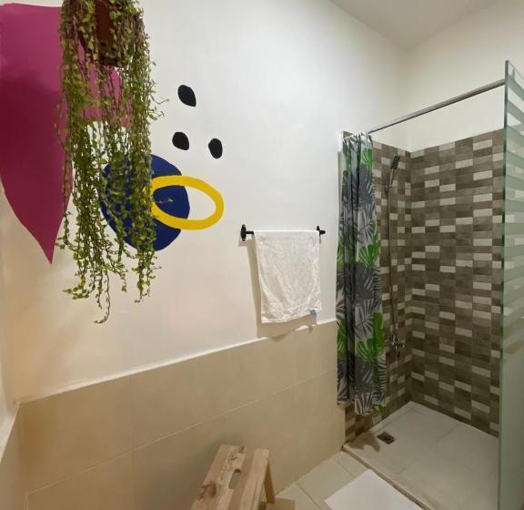 اتاق استاندارد چهار تخته, Battuta Hostel