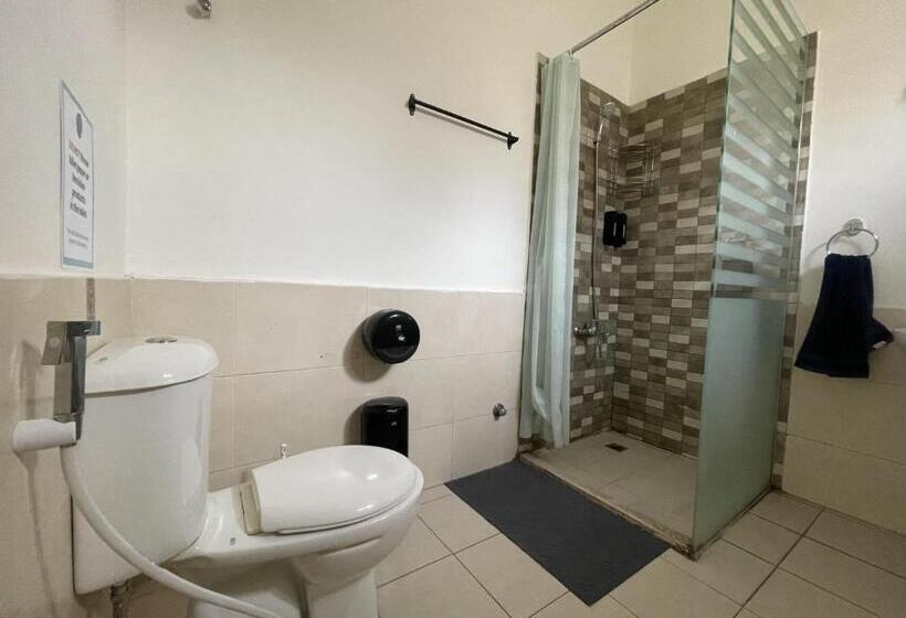 اتاق لوکس, Battuta Hostel