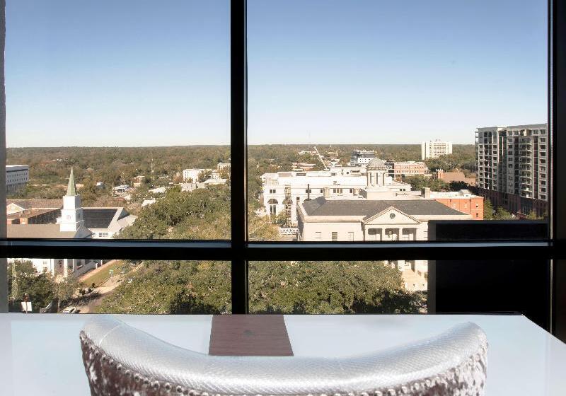 キングサイズベッドのデラックスルーム, Doubletree By Hilton Hotel Tallahassee