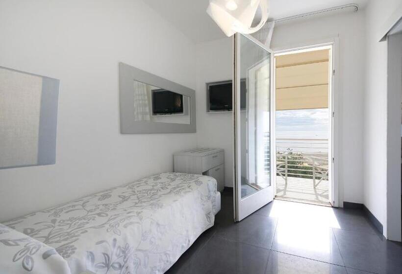 Triple Room Sea View, Grande Albergo Marin