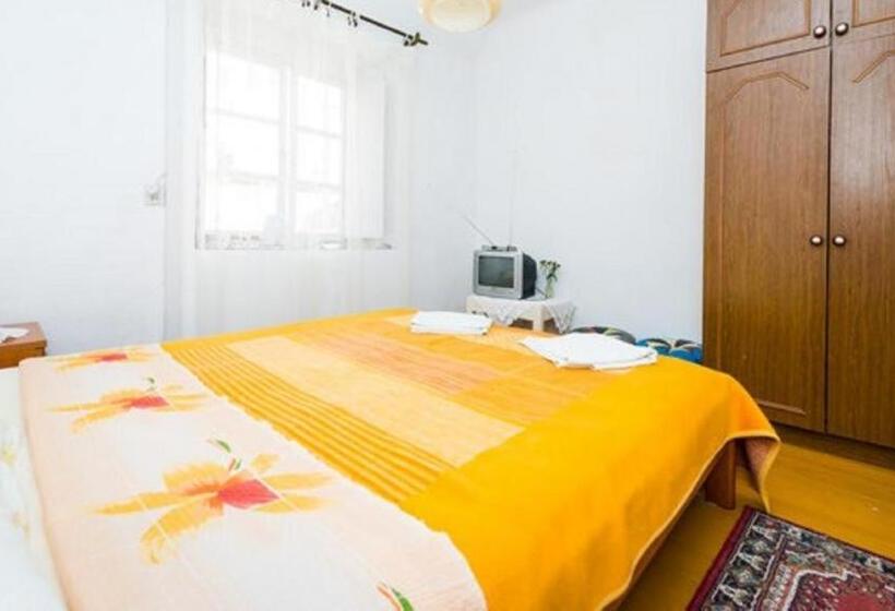 اتاق استاندارد سه تخته با سرویس بهداشتی مشترک, Rooms Kisic