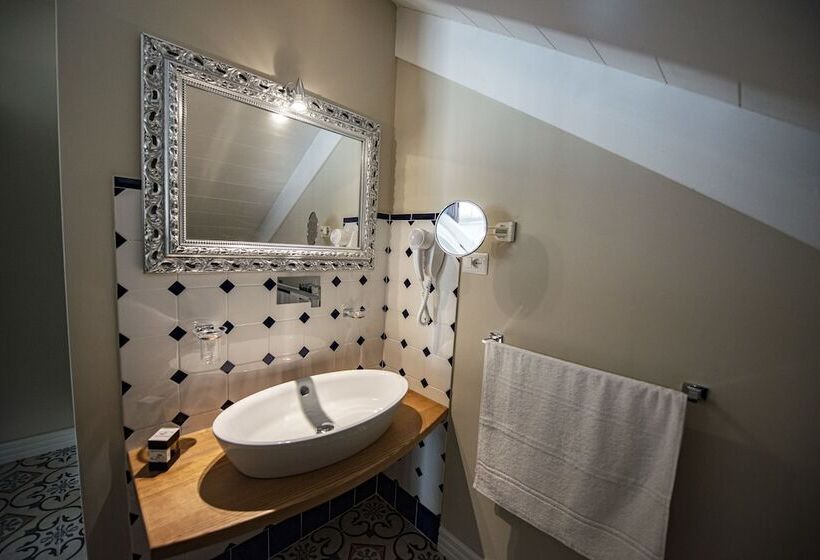 Полулюкс, Sui Generis Tropea Luxury Rooms