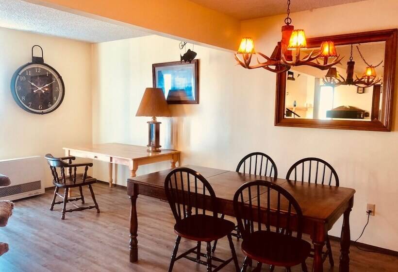 带2个卧室的套房, Driftwood Inn