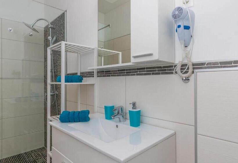 ویلای یک اتاق خوابه با استخر شنا, Villa Luna&aurora