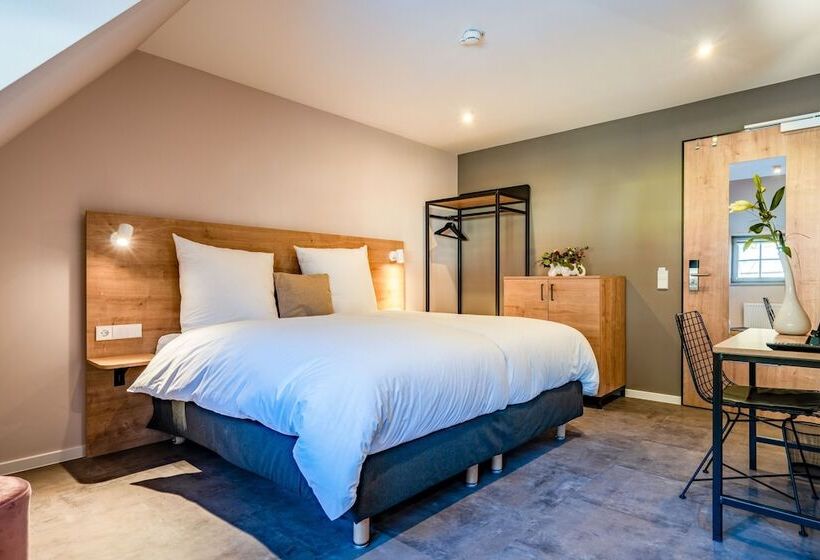 Номер Стандарт, Coucou Hotel & Kuckucks Stube