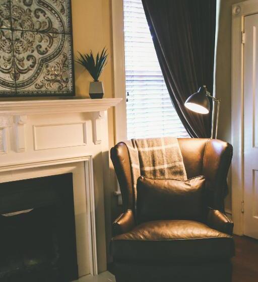 Номер Deluxe, The Pinner House