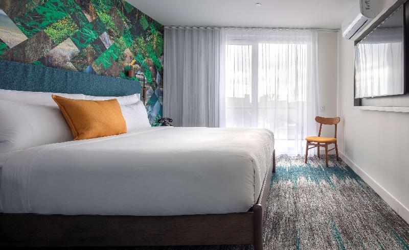 Люкс Кровать Кинг, Canvas Moncton, Tapestry Collection By Hilton