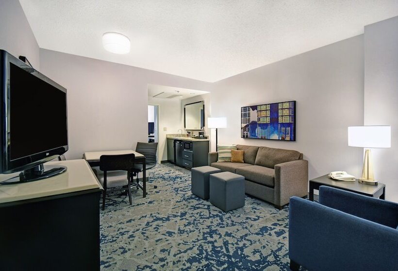 스위트, Embassy Suites Charleston