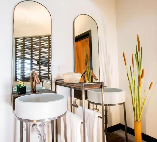جناح مطلّ علي البحر مزود بجاكوزى, Tamarind Hills Resort & Villas