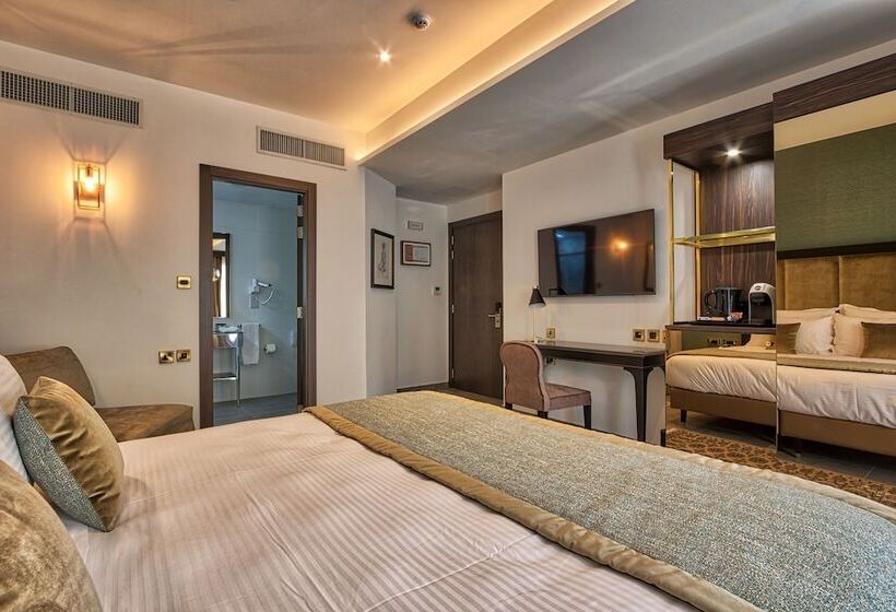 اتاق استاندارد سه تخته با بالکن, Palazzo Rosaria Boutique