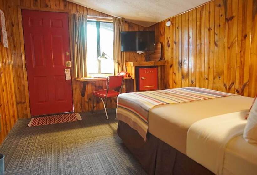 Номер Стандарт, Foot Of The Mountain Motel