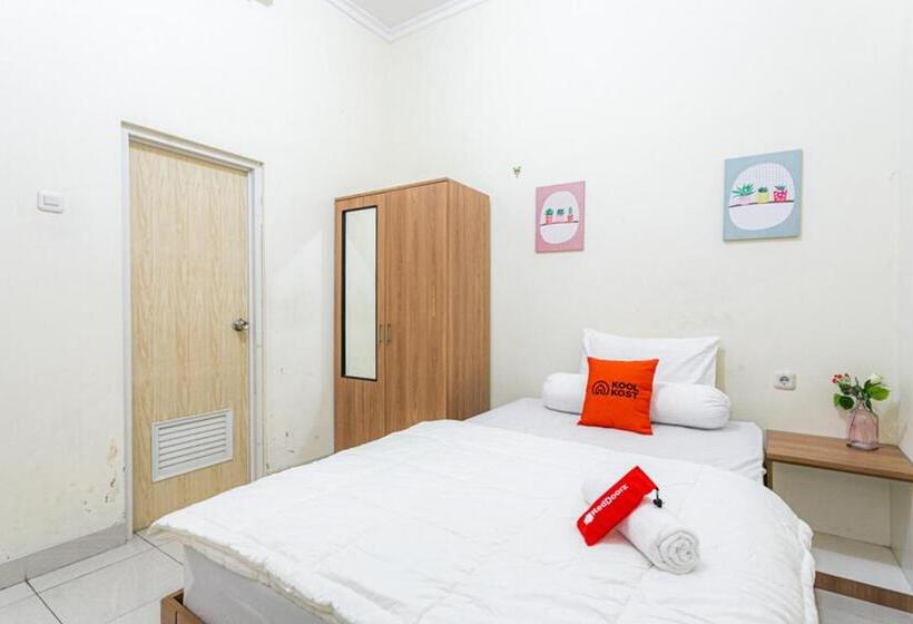 Номер Economy, Reddoorz Syariah Near Assalaam   Ums