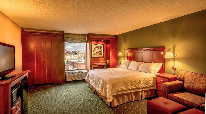 带大床的标准工作室, Hampton Inn Washington