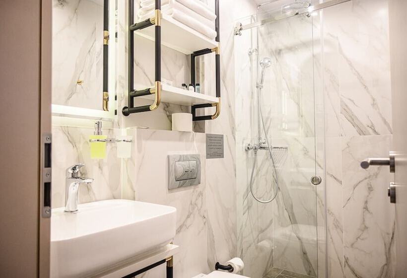 اتاق استاندارد, Statskij Sovetnik Hotel Kustarnyy