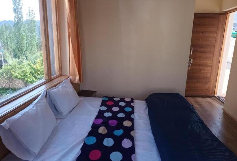 Номер Стандарт Вид на Горы, Goba Guest House