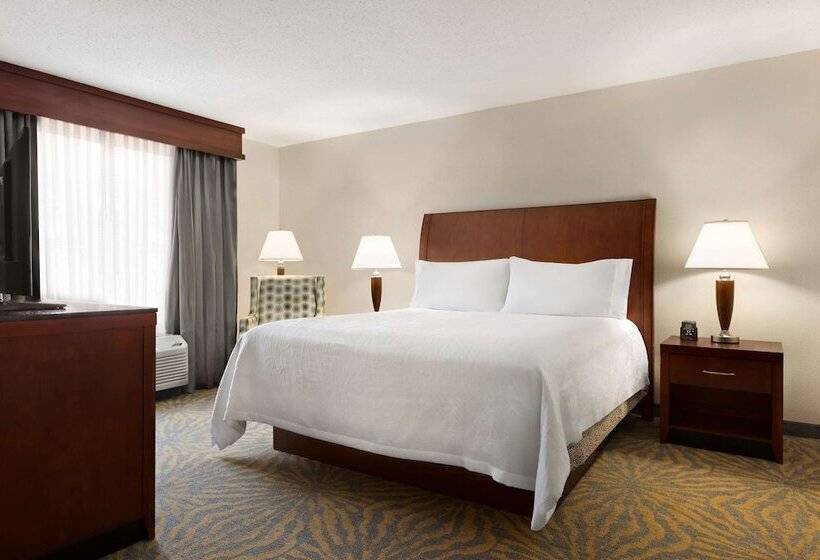 Люкс с гидромассажем, Hilton Garden Inn Shelton